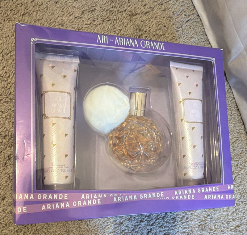 Ariana Grande Ari 3-Piece Gift Set EDP, Bath & Shower Gel, Body Souffle