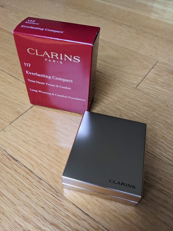 Clarins Everlasting Compact Long-Wearing & Comfort Foundation #117 Hazelnut gallery