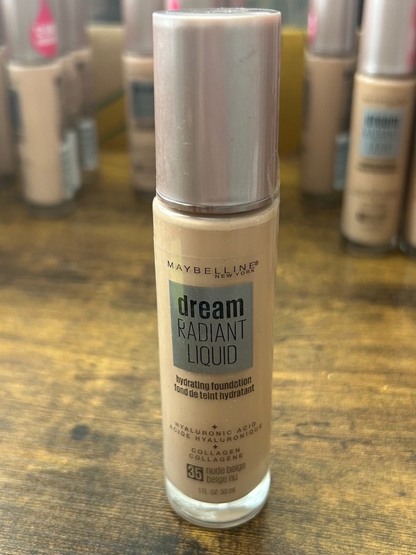Maybelline Dream Radiant Liquid Hydrating Foundation 35 Nude Beige Sealed