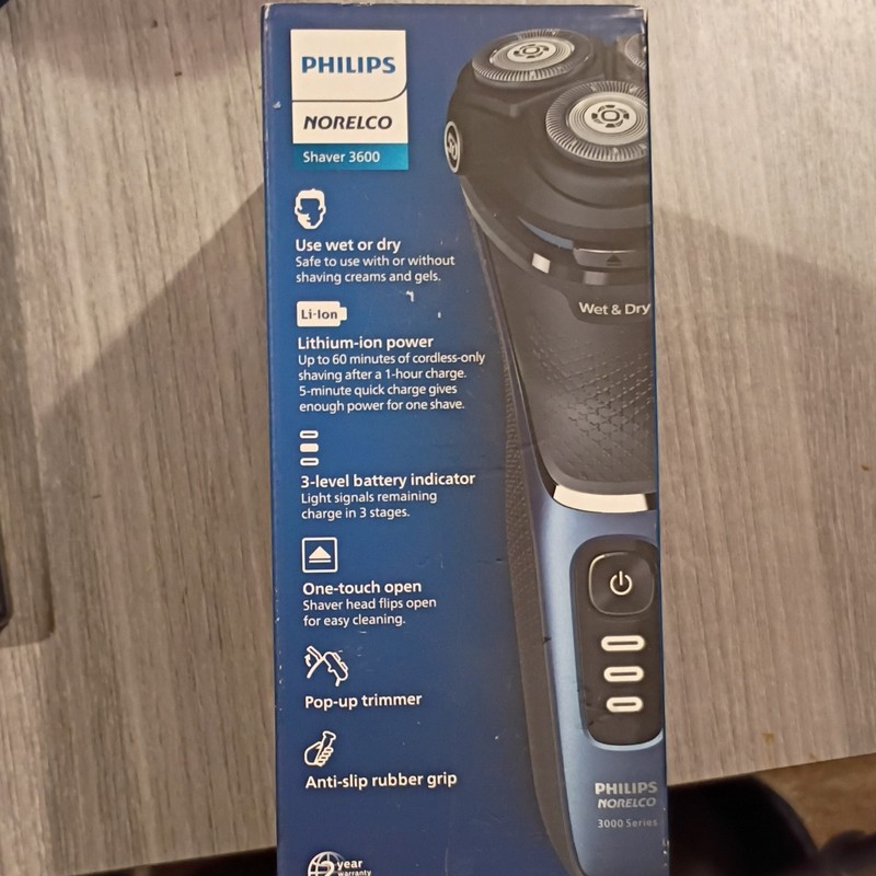 Philips Norelco Shaver 3600 Men’s Wet/Dry 3-Head Rotary Shaver, Pop-Up Trimmer gallery