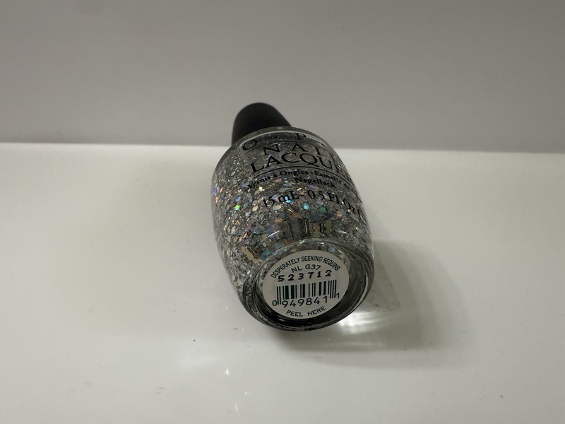 OPI DESPERATELY SEEKING SEQUINS (NL G37) gallery