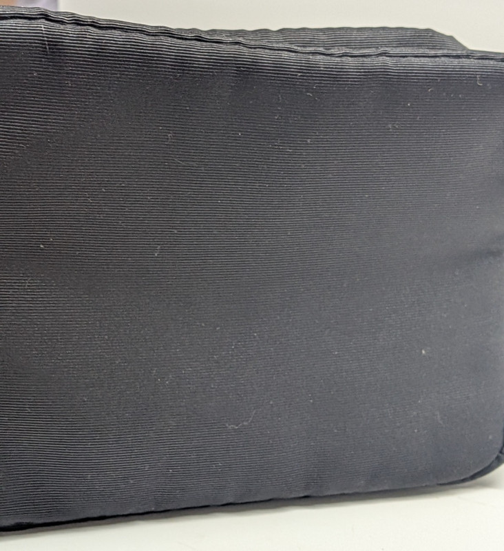Gucci Beauty Black Fabric Makeup Bag Zipper Lined Beige Interior gallery