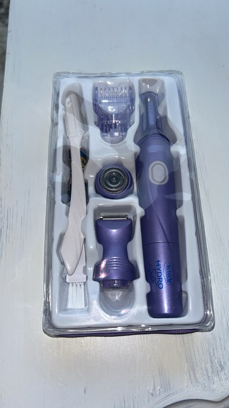 Schick Hydro Silk Perfect Finish 8-in-1 Battery Precision Trimmer Kit Purple