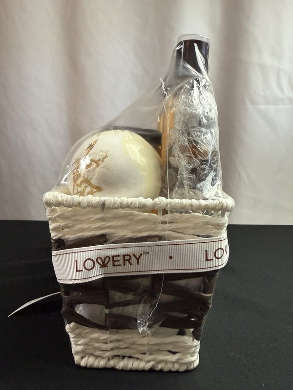 Lovery Vanilla Coconut Home Bath Spa Gift Set 8 Piece Basket gallery
