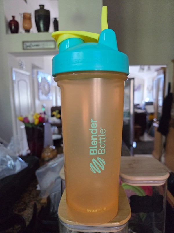 BlenderBottle Classic V2 Orange Green 28oz Protein Shaker Bottle With Loop Top