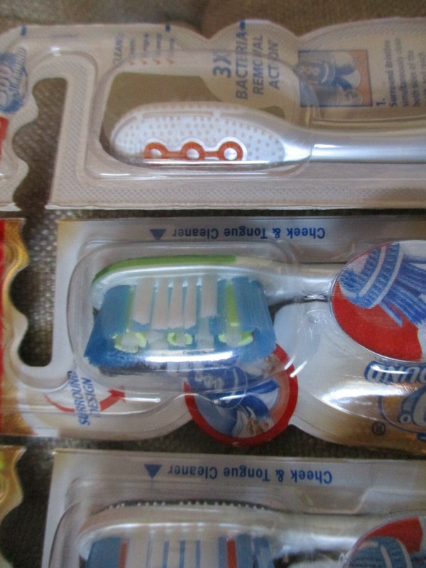 lot of 7 Colgate 360 Total Advanced Whitening 3x Cleaning Action Medium Bristles gallery