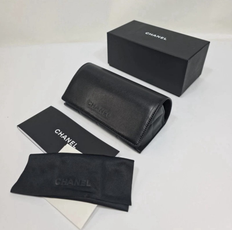 CHANEL Quilted Eyeglass leather Case Black Box Cloth Booklet Authentic New
