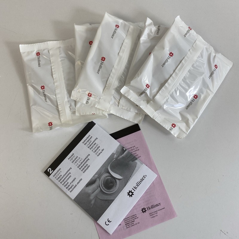 10X Hollister Centerpointlock 2-Piece Pre-Sized Skin Barrier 1-3/4", 1-1/8" 8745 gallery