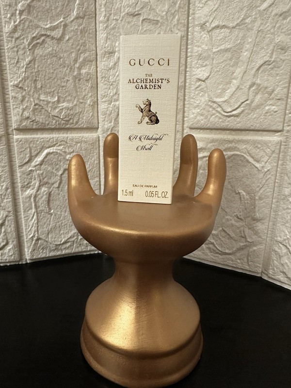 Gucci A Midnight Stroll Eau de Parfum Spray Sample 0.05 fl oz / 1.5 ml