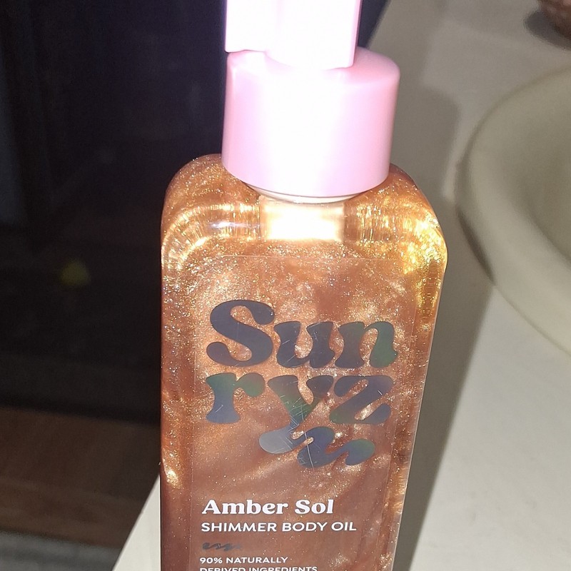 Sunryz Amber Sol Shimmer Body Oil gallery
